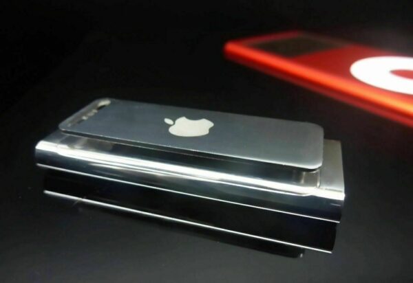 Apple iPod Shuffle 3G mit 4GB Stainless Steel PC303LL/A Edelstahl RARITÄT - rima-it.de