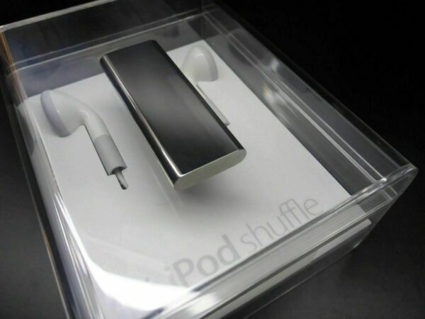 NEU Apple iPod Shuffle 3.Generation 2GB OVP ungeöffnet steel PC303LL/A Edelstahl - rima-it.de