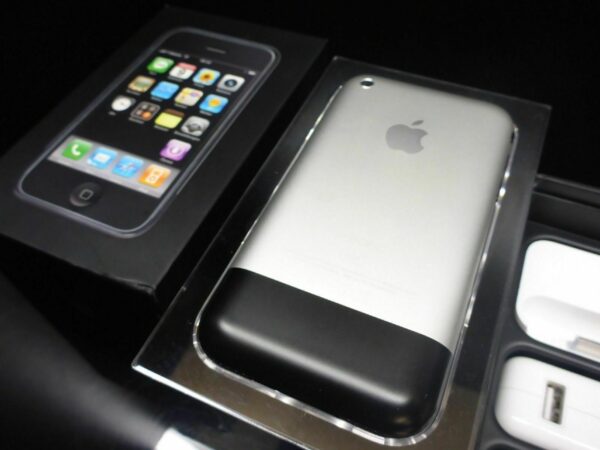 iPhone 2G 8GB NEUWERTIG 1st ERSTAUSGABE 1.Generation RARITÄT 1th 1st 1G Apple 1 - rima-it.de