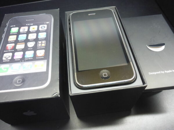 iPhone 3GS 32GB schwarz mit ORIGINALVERPACKUNG APPLE sehr gepflegt Sammlerstück - rima-it.de