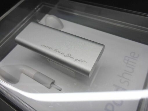 Apple iPod Werbeshuffle 3G   merci, dass es Dich gibt   2GB OVP silber MC306QG/A – Bild 3