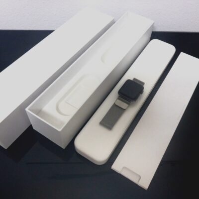 Apple iWatch 42mm Gray/schwarz mit Armband Box Display defekt gebrochen