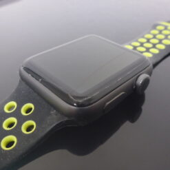 Apple iWatch 42mm Gray/schwarz mit 2 Armbänder Box defekt geht nicht an