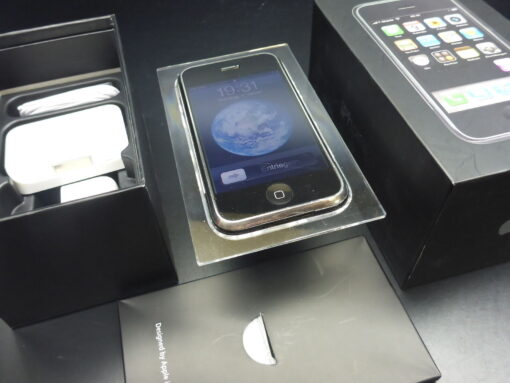 iPhone 2G 8GB in ORIGINALVERPACKUNG ERSTAUSGABE 1.Generation APPLE 1st 1G 1th